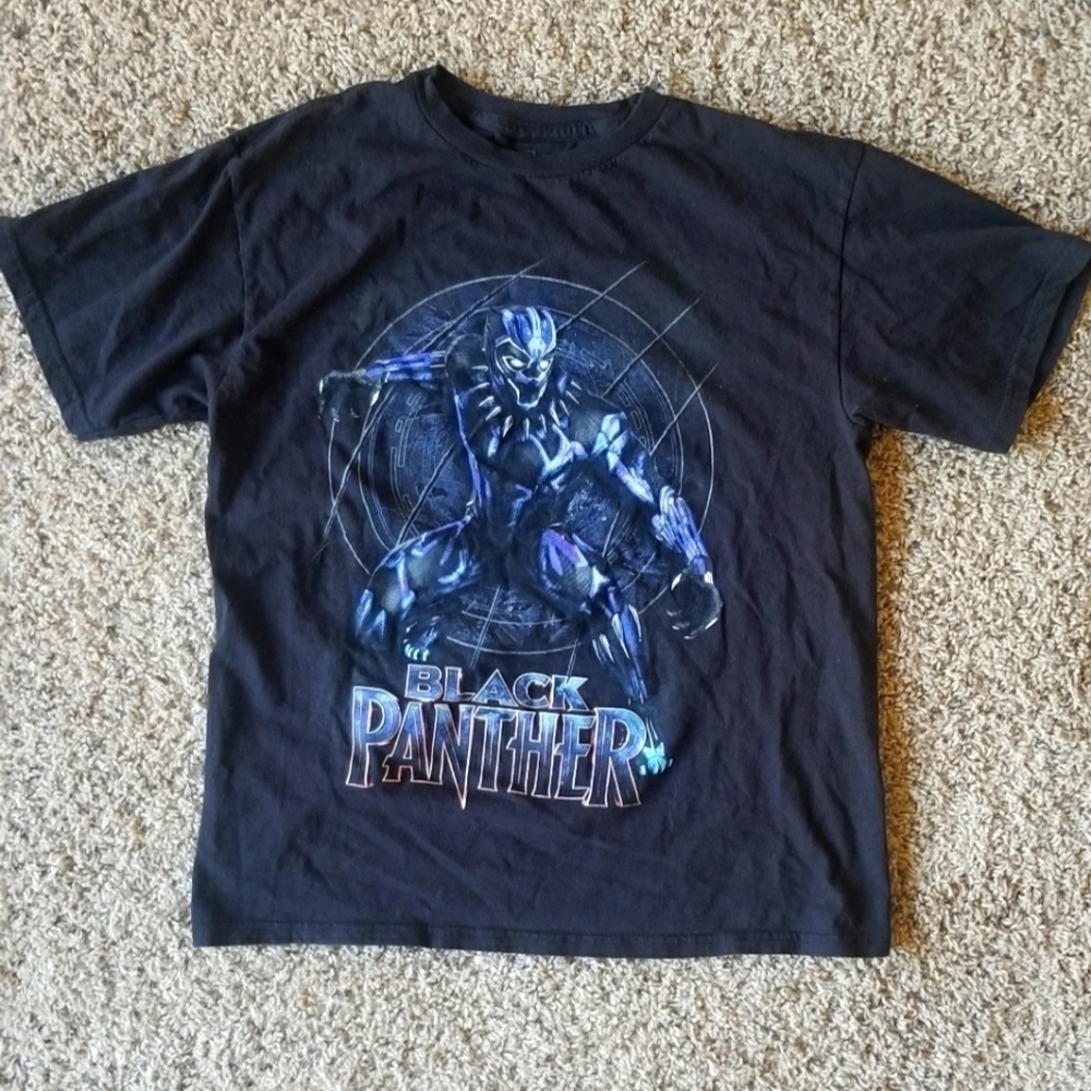 Boys Marvel Black Panther T-shirt. Size Large.